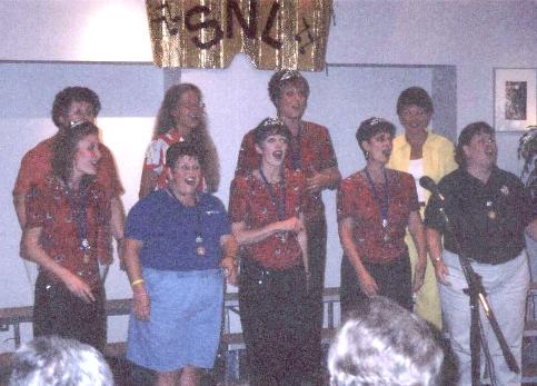A mini Queen chorus performs at "Saturday Night Live"!